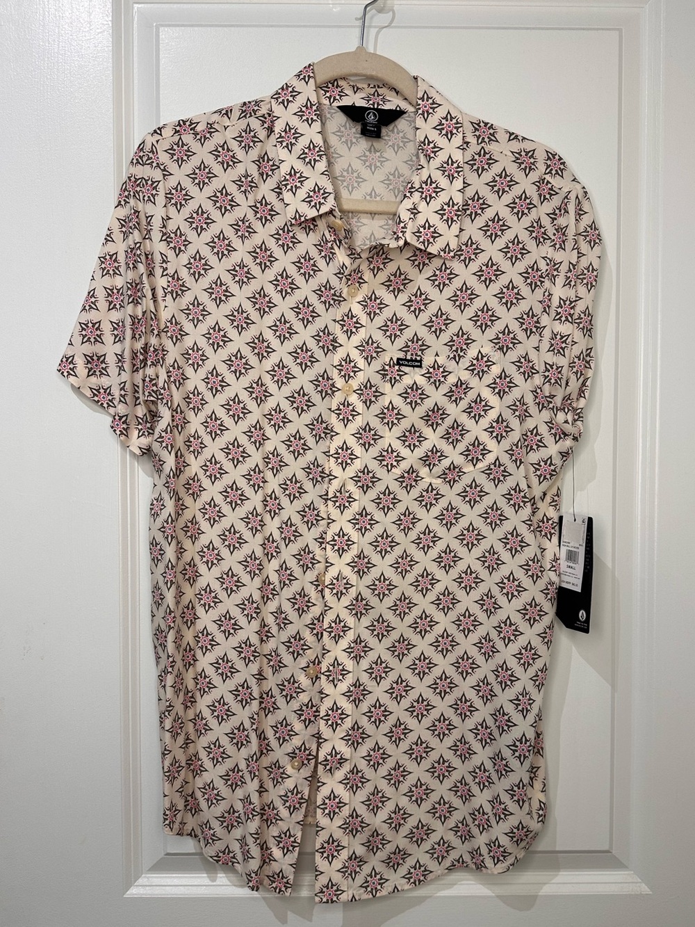 NWT Volcom Men’s Short Sleeve Button Up Shirt Size Small Geometric Print